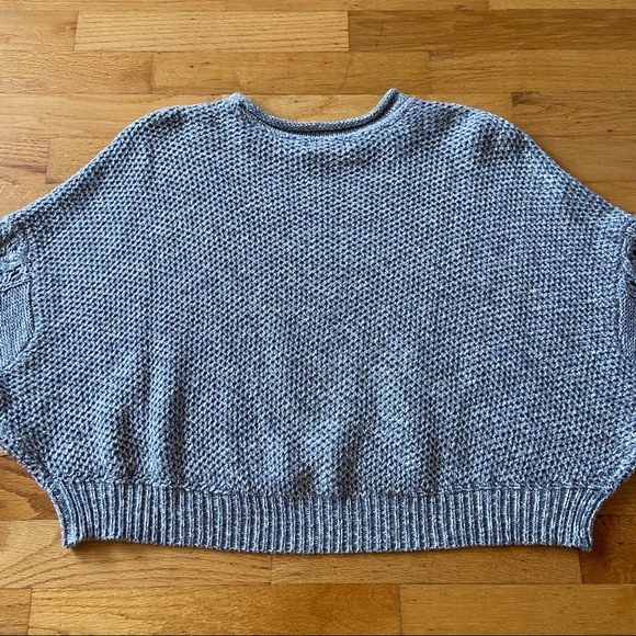 Grey cropped urban outfitters sweater - Picture 4 of 4